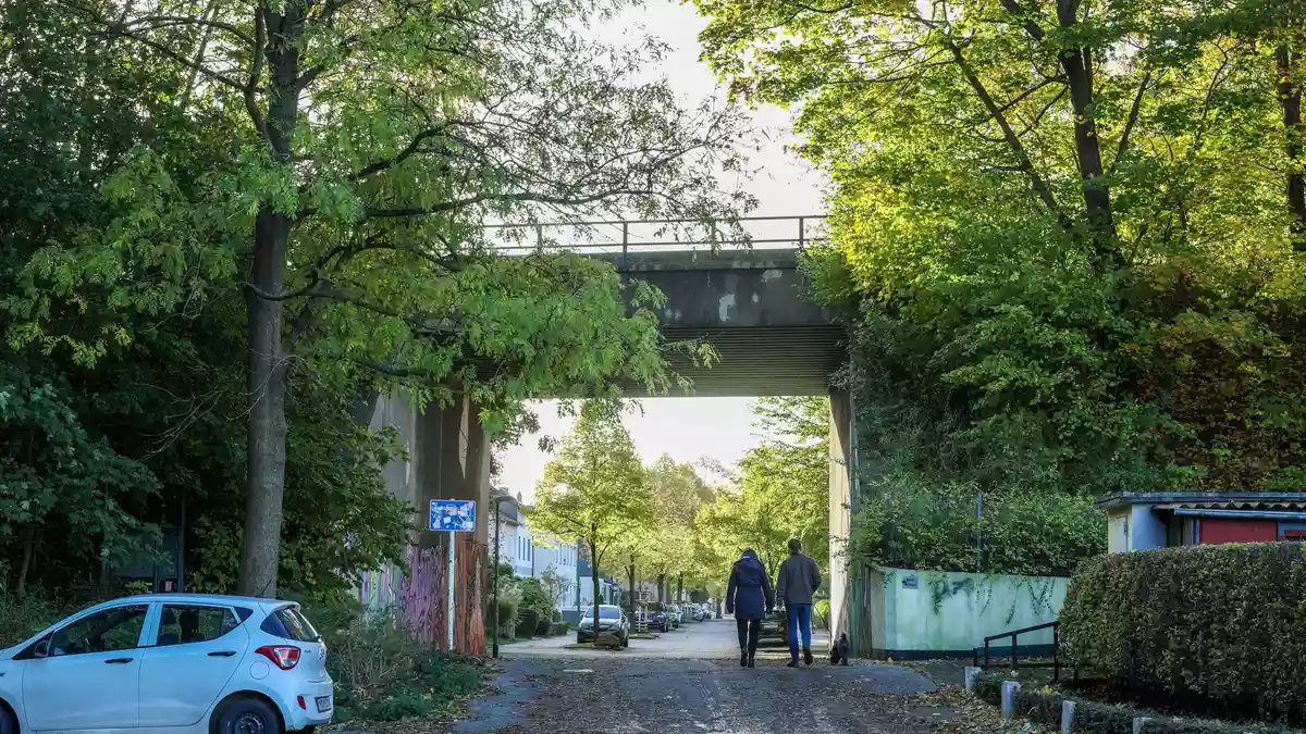 Die Strecke zwischen Gelsenkirchen Hauptbahnhof und Essen-Altenessen wurde gesperrt. - Bild: Christoph Reichwein/dpa