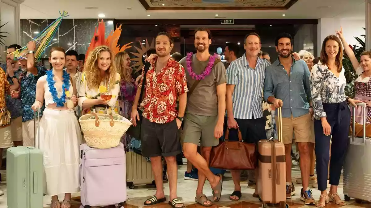 Die perfekte Nummer eins / Bora Dagtekins neuester Comedy-Hit mit Star-Ensemble erobert Platz 1 der Kinocharts - Bild: presseportal.de