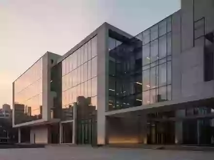 Moderne Büroarchitektur in Taipeh in der Abenddämmerung ohne sichtbare Schriftzeichen oder Personen. - Foto: über boerse-global.de