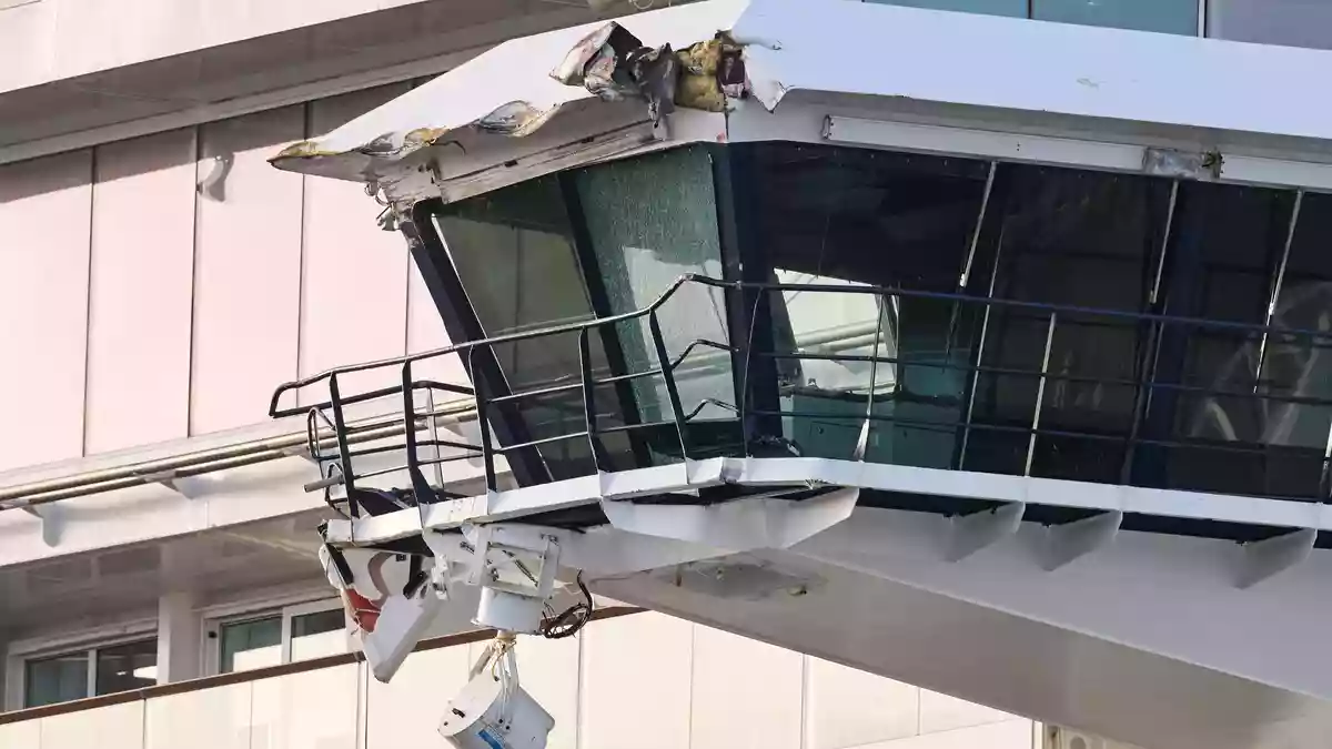 Die beschädigte «Mein Schiff 3» muss in eine Werft. - Bild: Sina Schuldt/dpa