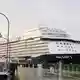 Am Morgen ankert die «Mein Schiff 3» wieder am Kreuzfahrterminal. - Bild: Sina Schuldt/dpa