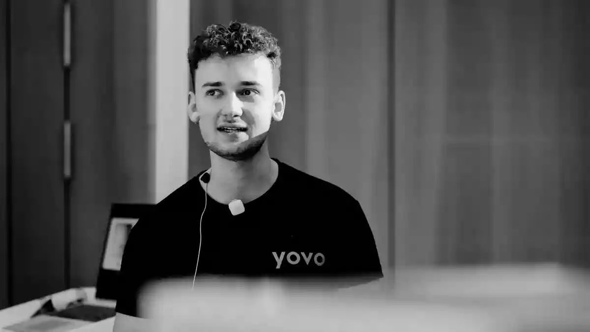 Niklas Wauch von der Yovo GmbH erklärt: Warum Unternehmen bis zu 14 Tage auf ihr eigenes Geld warten - Bild: presseportal.de