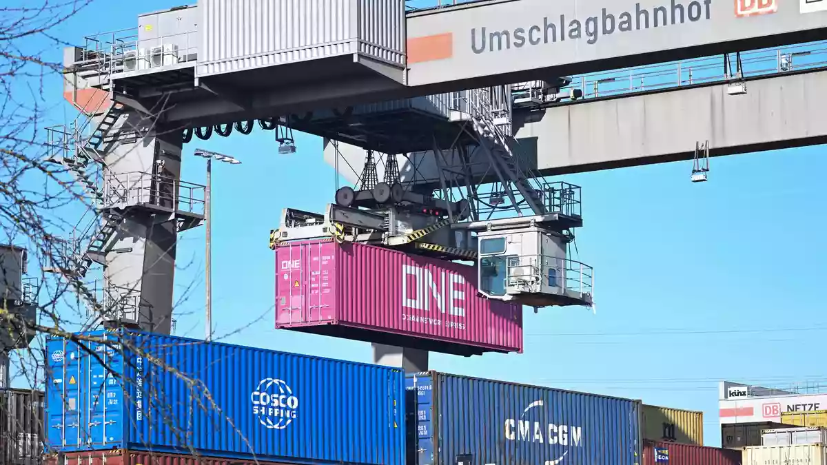 Mit der Konjunktur in Deutschland scheint es weiter aufwärts zu gehen. (Symbolbild) - Bild: Bernd Weißbrod/dpa