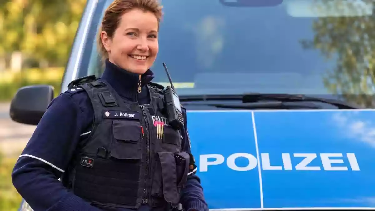 POL-SU: Polizeihauptkommissarin Jenny Kollmar ist neue Bezirksdienstbeamtin für Niederkassel - Bild: presseportal.de