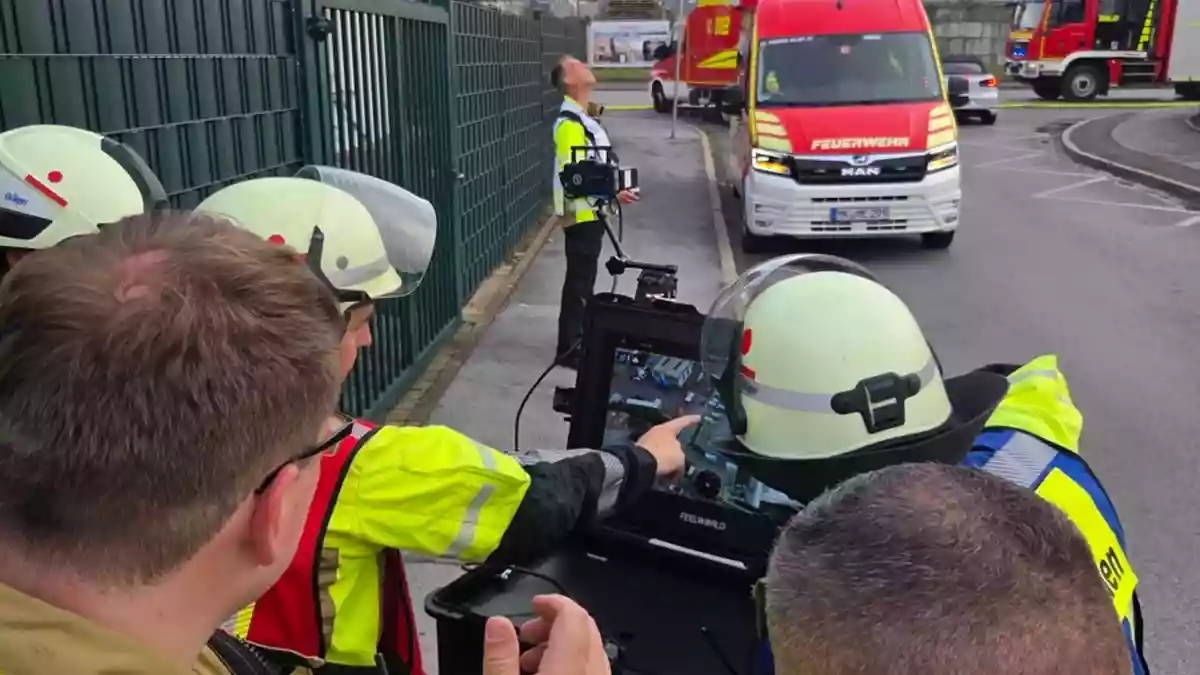FW Menden: Einsatzbereit für die Feuerwehr? Feuerwehr Menden lädt ein zum Info- und Erlebnisabend - Bild: presseportal.de