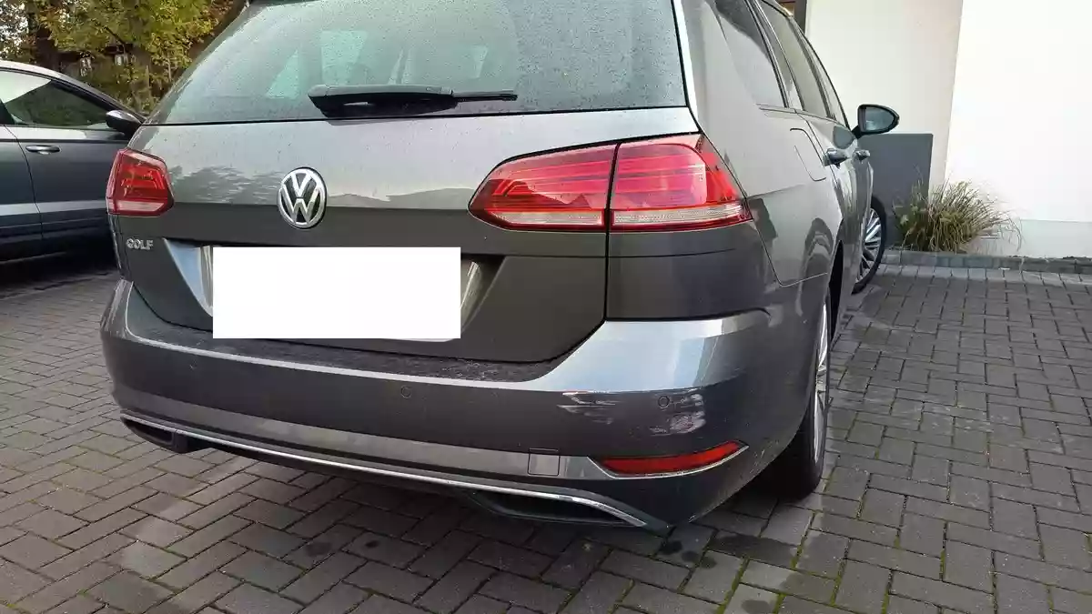 POL-HM: VW Golf vor Arztpraxis in Kirchbrak beschädigt - Polizei Bodenwerder sucht Zeugen - Bild: presseportal.de