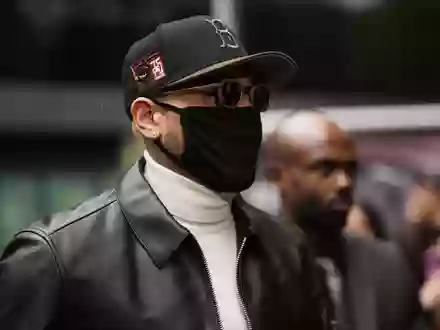 Der US-amerikanische R&B-SÀnger Chris Brown muss nicht ins GefÀngnis. - Foto: Jordan Pettitt/PA Wire/dpa