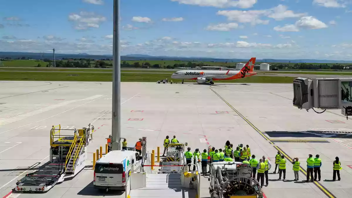 Bisher fliegen nur Jetstar und Air New Zealand den Flughafen an - andere Airlines werden bald folgen. - Bild: Steven Markham/AAP/dpa