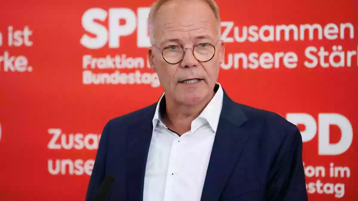 SPD-Fraktionschef Miersch spricht sich für Aigner aus. - Bild: Carsten Koall/dpa