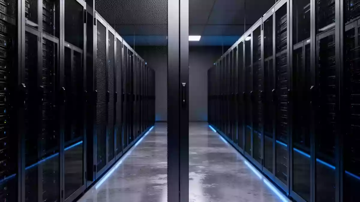 Moderne, minimalistische Server-Infrastruktur in einem klimatisierten Rechenzentrum mit bläulicher Beleuchtung. Illustration mit AI erstellt.