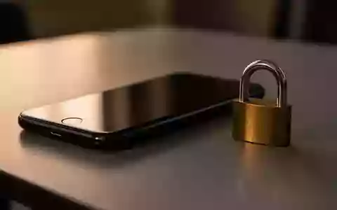Symbolbild: Smartphone und Vorhängeschloss - Foto: über boerse-global.de