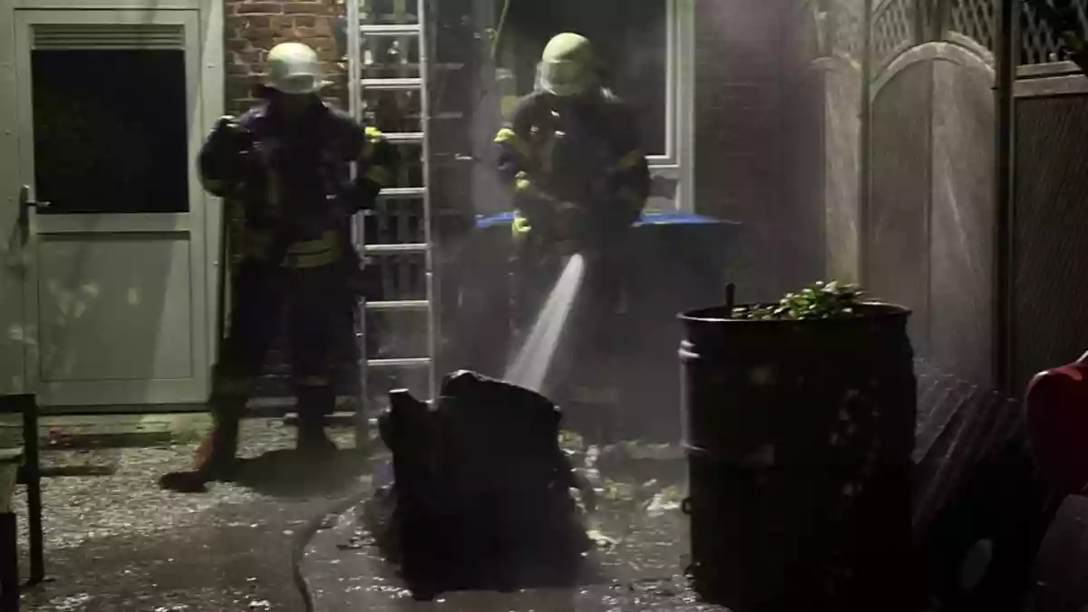 FFW Schiffdorf: Feuerwehr löscht Mülltonne - Bild: presseportal.de