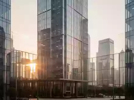 Moderne Büroarchitektur im Finanzviertel von Shenzhen im warmen Licht der Abendsonne. - Foto: über boerse-global.de