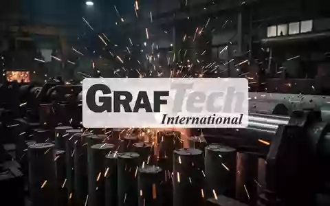 Abstrakte Darstellung industrieller Fertigungsprozesse mit funkelnden Lichtern in einer dunklen Produktionshalle. - Foto: über boerse-global.de