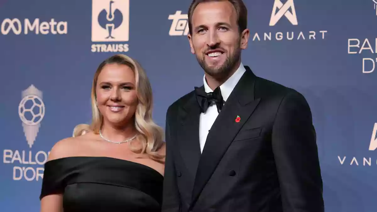 Kane wurde bei der Gala von seiner Frau Katie Goodland unterstützt.  - Bild: Kin Cheung/AP/dpa