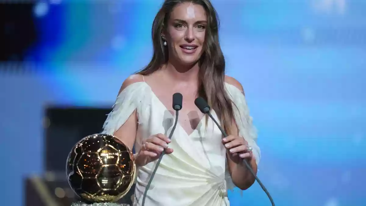 Alexia Putellas wurde als beste Fußballerin geehrt. - Bild: Kin Cheung/AP/dpa