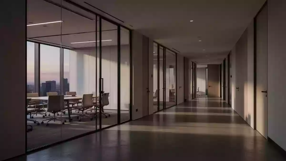 Leere, modern gestaltete Büroflure in einem großen Geschäftskomplex bei Dämmerung. Illustration mit AI erstellt.