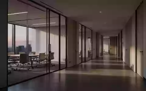 Leere, modern gestaltete Büroflure in einem großen Geschäftskomplex bei Dämmerung. - Foto: über boerse-global.de