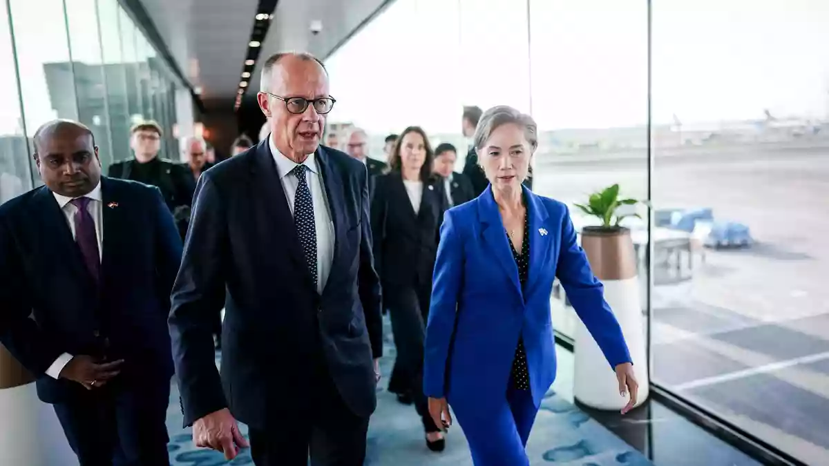 Bundeskanzler Merz ist zum Auftakt seiner Asienreise in Singapur eingetroffen. - Bild: Kay Nietfeld/dpa