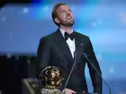 Harry Kane ist mit dem Ballon d'Or ausgezeichnet worden. - Foto: Kin Cheung/AP/dpa