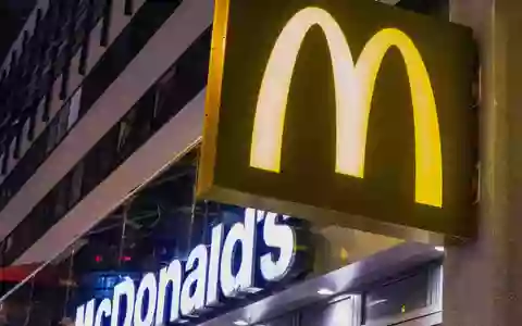 McDonald's nimmt den McRib aus dem Standardsortiment. Vielerorts ist er bereits nicht mehr verfügbar. - Foto: Soeren Stache/dpa