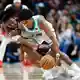 Christian Anderson (r.) spielt seine erste Saison in der NBA. - Bild: Nell Redmond/AP/dpa