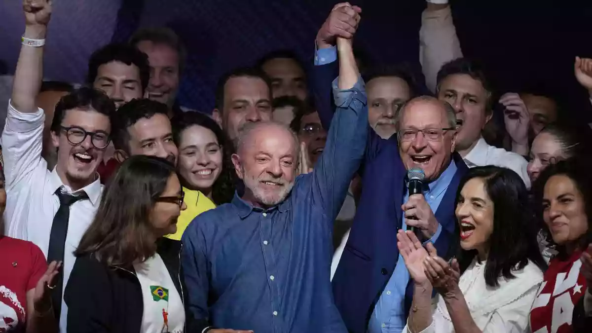 Lula strebt seiner vierten Amtszeit als Präsident entgegen. - Bild: Andre Penner/AP/dpa