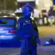 Zahlreiche, teils schwer bewaffnete Einsatzkräfte waren vor Ort. - Bild: Moritz Frankenberg/dpa
