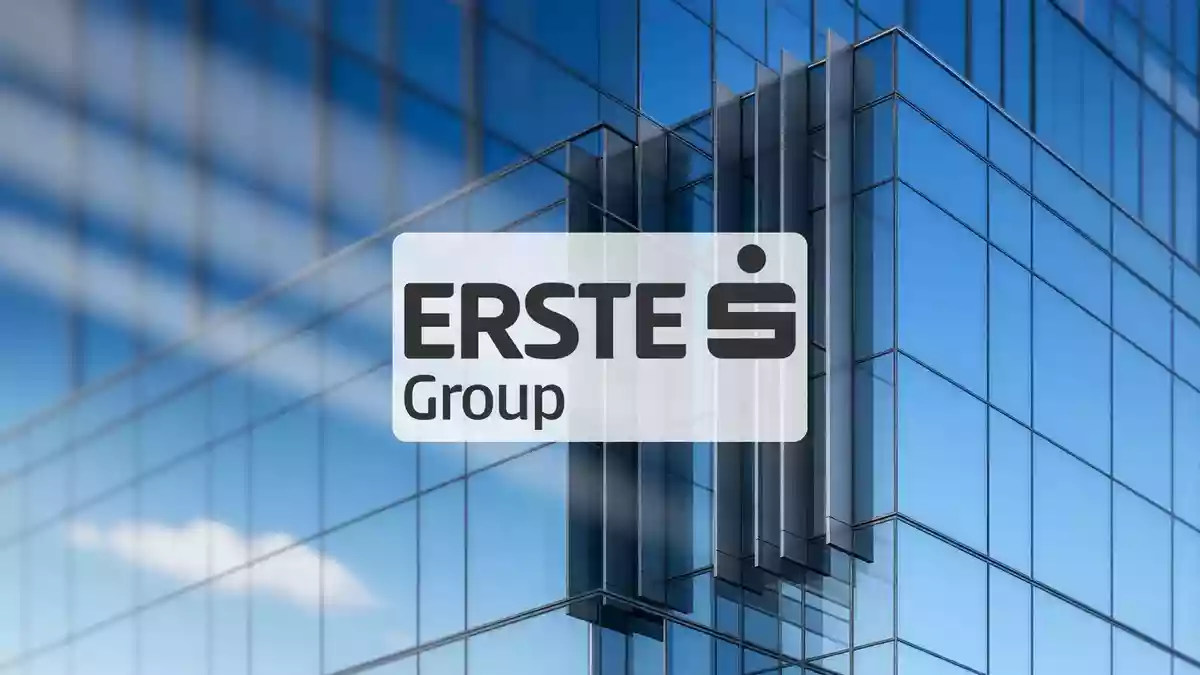 Modernes Bankgebäude mit minimalistischer Architektur und hellem Tageslicht, das finanzielle Stabilität symbolisiert. Illustration mit AI erstellt.