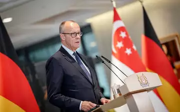 Bundeskanzler Friedrich Merz (CDU) wirbt bei einem Besuch in Singapur für einen Ausbau der Handelsbeziehungen.  - Foto: Kay Nietfeld/dpa