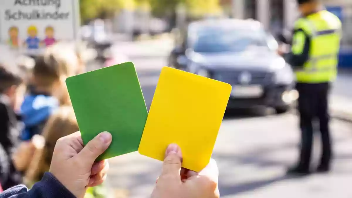 POL-OF: "Blitz für Kids": Grüne Karten, gelbe Karten und ein wachsames Auge für den Straßenverkehr - Bild: presseportal.de