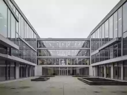 Modernes Verwaltungsgebäude in Kopenhagen bei bewölktem Himmel. - Foto: über boerse-global.de