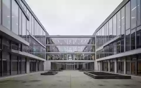 Modernes Verwaltungsgebäude in Kopenhagen bei bewölktem Himmel. - Foto: über boerse-global.de