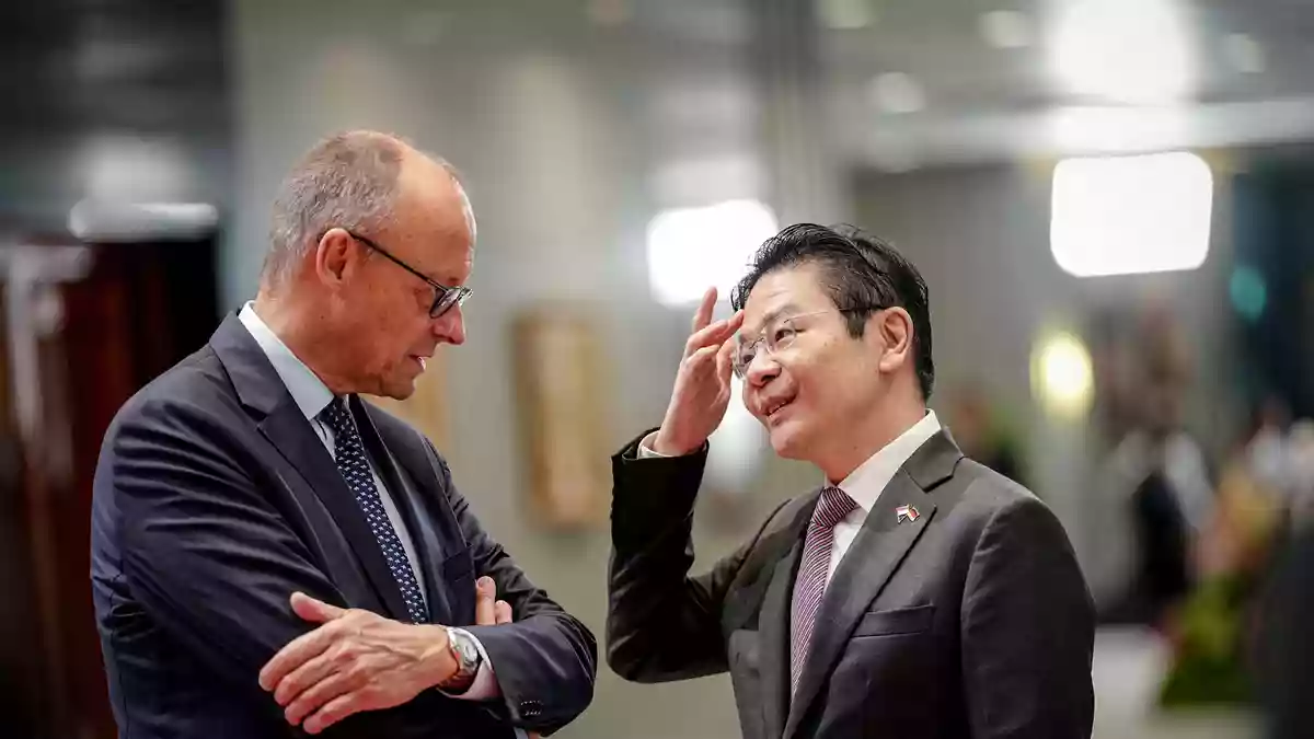 Bundeskanzler Friedrich Merz (CDU) wirbt in Asien für einen Ausbau der Handelsbeziehungen - auch, um Deutschlands Abhängigkeit von China zu reduzieren. - Bild: Kay Nietfeld/dpa