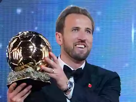 Der Ballon-d'Or-Gewinner 2026: Harry Kane. - Foto: Kin Cheung/AP/dpa