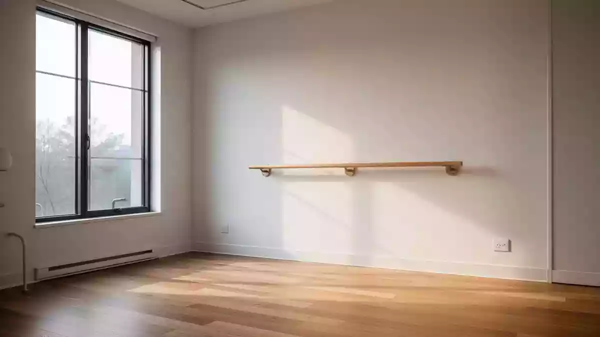 Ein heller, minimalistischer Bewegungsraum mit einem hölzernen Ballett- oder Trainingshandlauf an einer weißen Wand. Illustration mit AI erstellt.