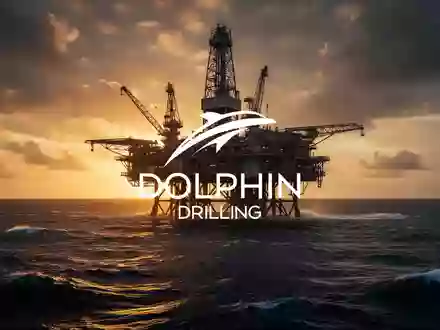 Eine Offshore-Bohrplattform bei Sonnenuntergang auf dem offenen Ozean. - Foto: über boerse-global.de