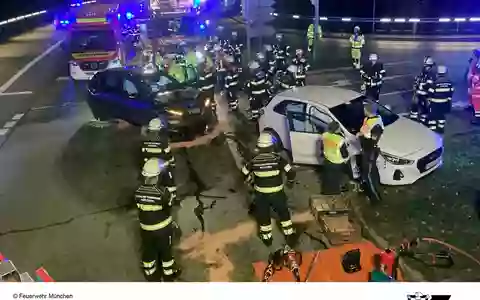 FW-M: Verkehrsunfall mit zwei Pkw (Forstenried) - Foto: presseportal.de