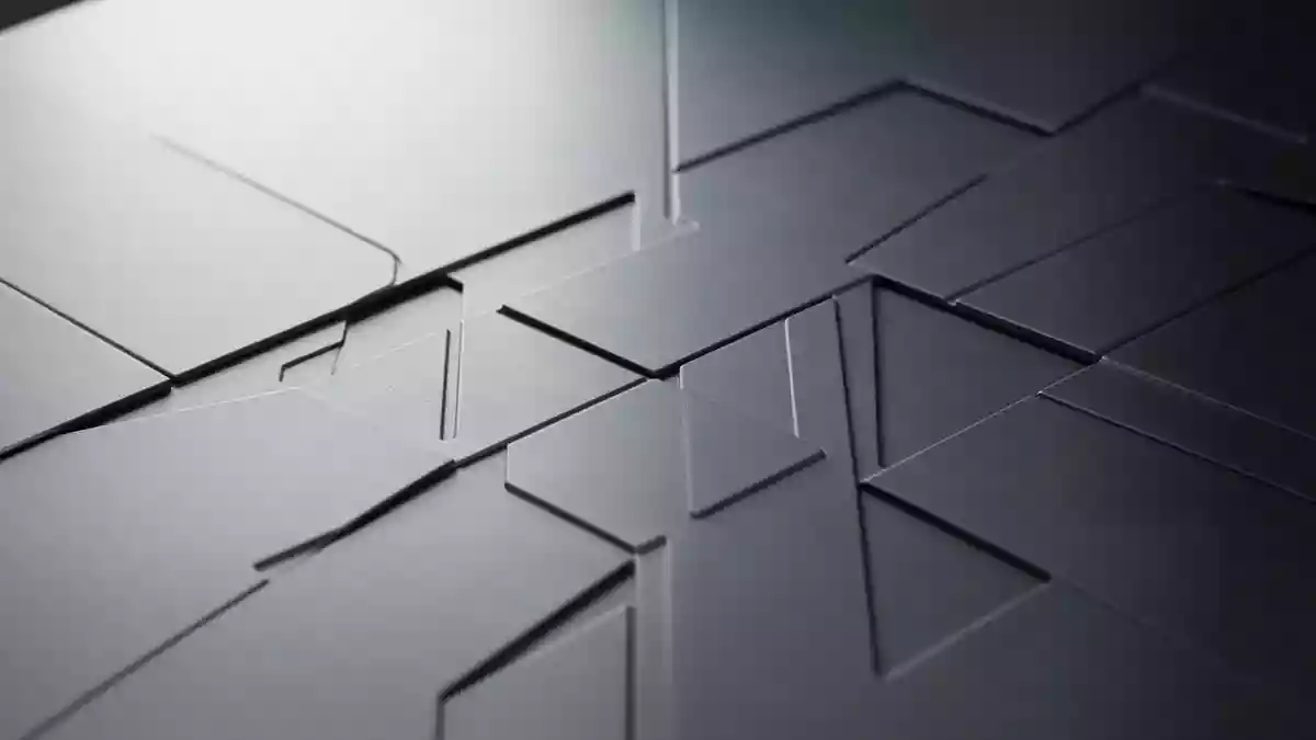 Abstrakte geometrische Muster auf einer matten, metallischen Oberfläche bei kühlem, diffusem Licht. Illustration mit AI erstellt.