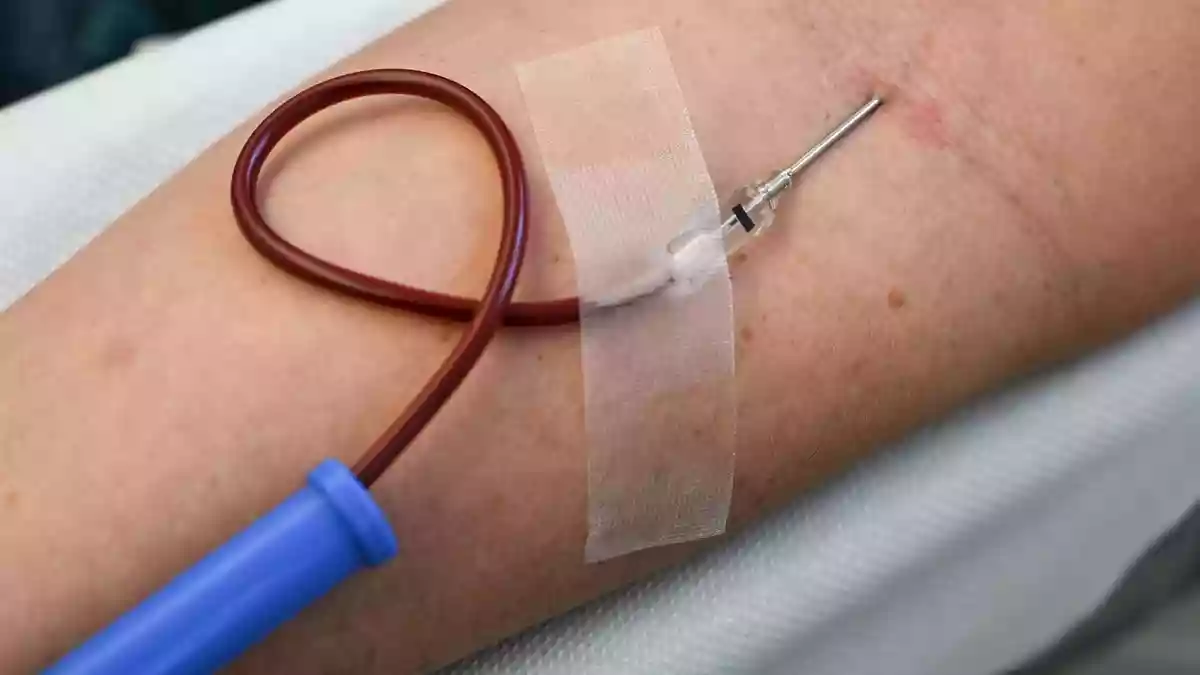 Nur gesunde Menschen sollten Blut spenden. (Symbolbild) - Bild: Jens Kalaene/dpa