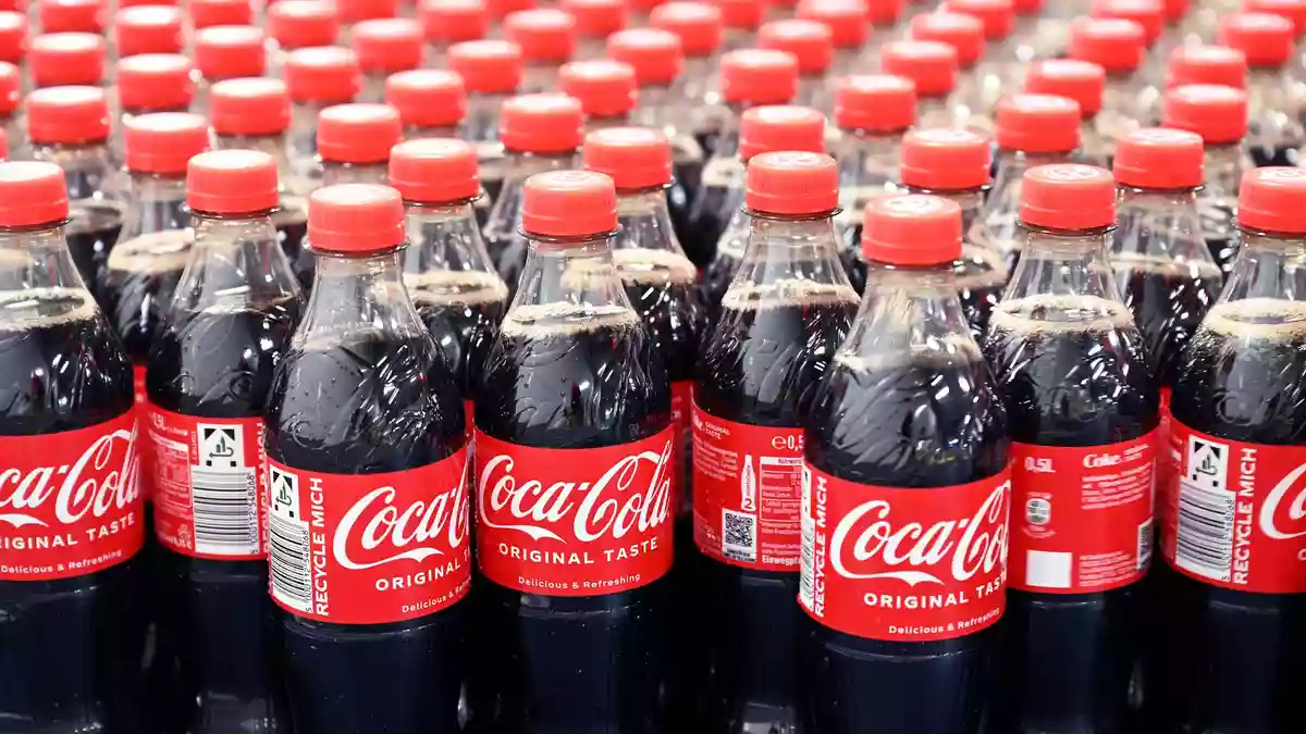 Coca-Cola erwartet bessere Geschäfte (Archivbild) - Bild: Uli Deck/dpa