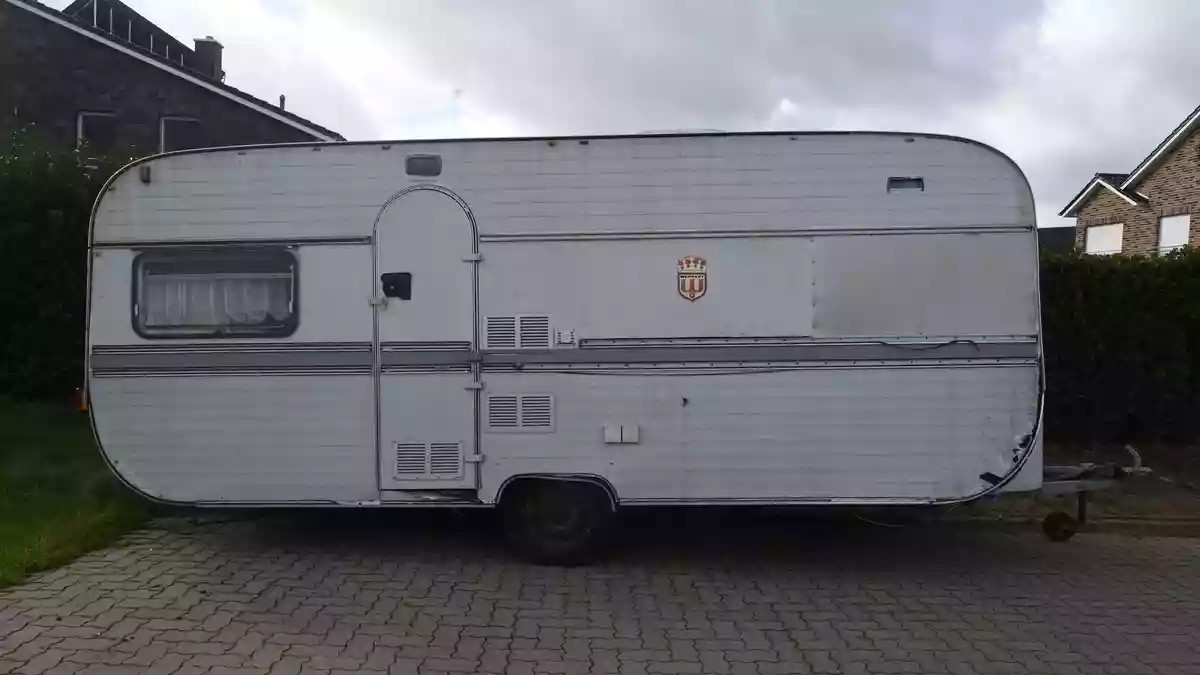 POL-DEL: Landkreis Oldenburg: Polizei sucht Zeugen nach illegal abgestelltem Wohnwagen in Wildeshausen - Bild: presseportal.de