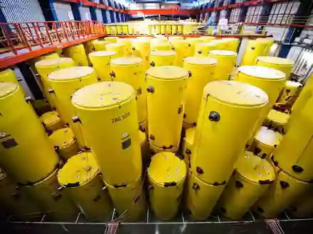 Der deutsche Atommüll wird derzeit nur zwischengelagert. Die Endlagersuche soll diesen Zustand beenden. (Archivbild) - Foto: Andreas Endermann/dpa