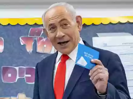Israels Ministerpräsident Benjamin Netanjahu ruft seine Anhänger auf, zur Wahl zu gehen. Foto aktuell - Foto: Yonatan Sindel/Pool Flash90 via AP/dpa