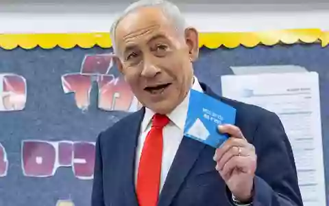 Israels Ministerpräsident Benjamin Netanjahu ruft seine Anhänger auf, zur Wahl zu gehen. Foto aktuell - Foto: Yonatan Sindel/Pool Flash90 via AP/dpa