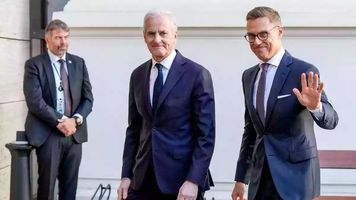 Alexander Stubb (r) und Jonas Gahr Støre haben mit dem russischen Präsidenten Wladimir Putin telefoniert. (Archivbild) - Bild: Cornelius Poppe/NTB Scanpix/AP/dpa