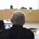 Nur ein Angeklagter sitzt wegen der Vorwürfe nicht in U-Haft.  - Bild: Julian Stratenschulte/dpa