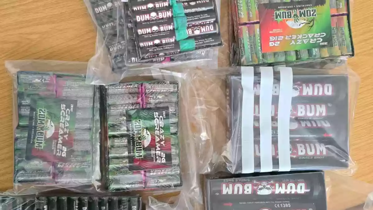 POL-NI: Stadthagen - Polizei Stadthagen stellt größere Mengen verbotener Pyrotechnik sicher und prüft Zusammenhang zu Knallgeräuschen in der Innenstadt - Bild: presseportal.de