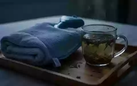Symbolbild: Wärmflasche, Handtuch und Kräutertee - Foto: über boerse-global.de