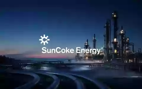Moderne Industrieanlage bei Sonnenaufgang als Symbol für positive Wirtschaftsprognosen und Energieproduktion. - Foto: über boerse-global.de